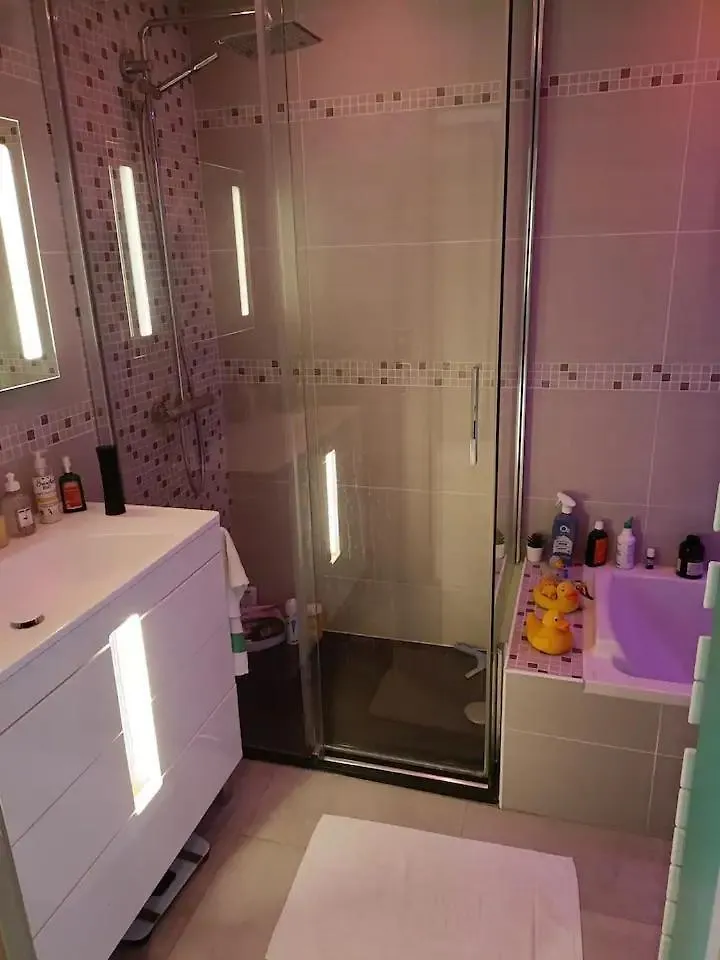 Chambre Privee 2 - Chez Vincent - Gare - Centre Ville Annecy Homestay